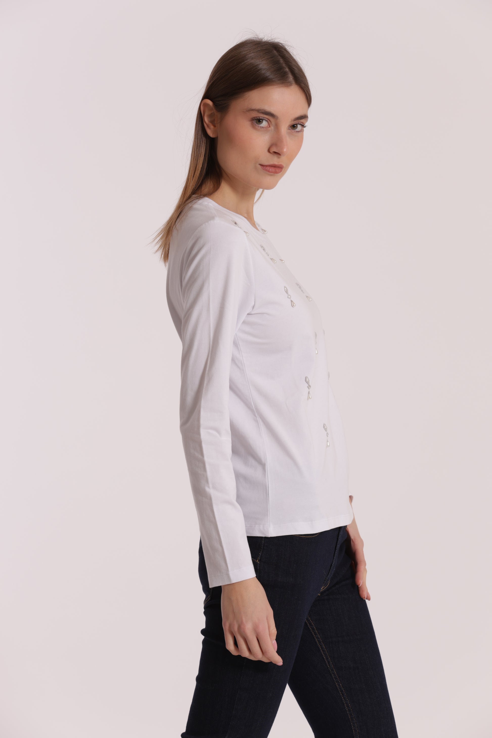 T-SHIRT CON PIOGGIA DI PERLE