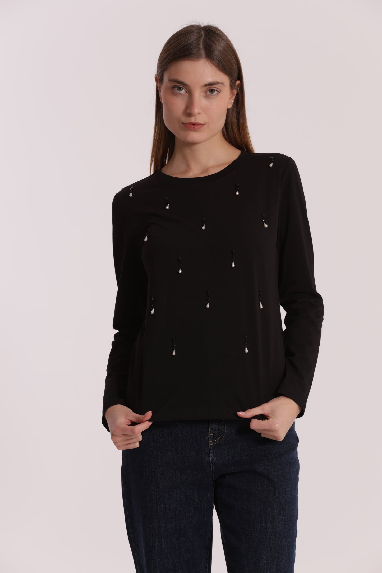 T-SHIRT CON PIOGGIA DI PERLE