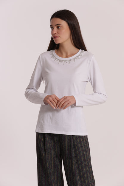 T-SHIRT CON COLLETTO DECORATO