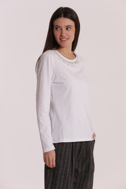 T-SHIRT CON COLLETTO DECORATO