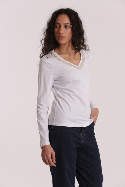 T-SHIRT SCOLLO A V CON COLLO DI PERLE