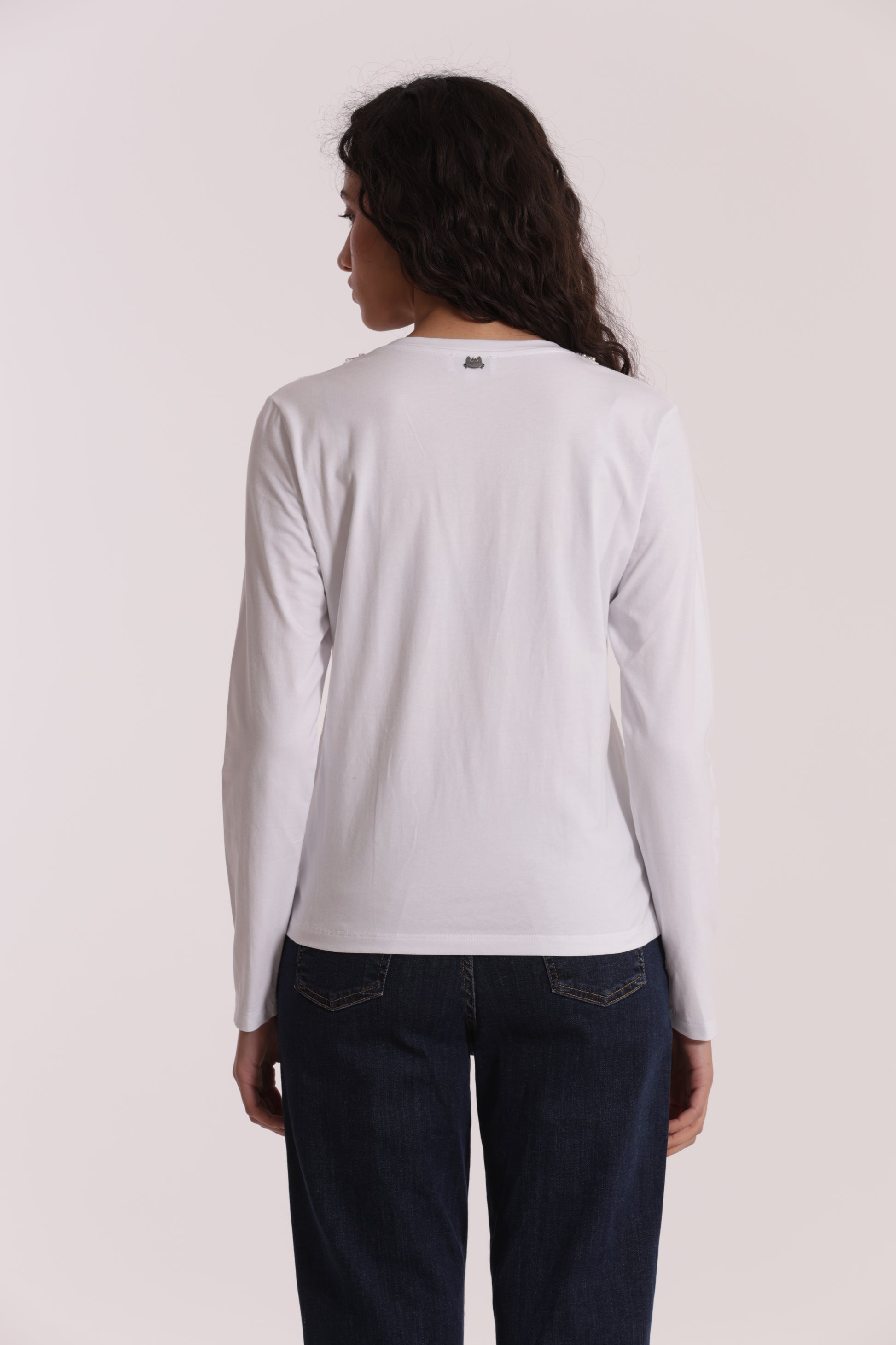 T-SHIRT SCOLLO A V CON COLLO DI PERLE