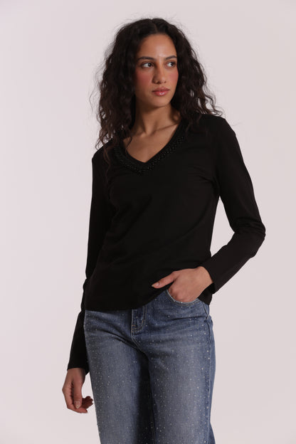 T-SHIRT SCOLLO A V CON COLLO DI PERLE