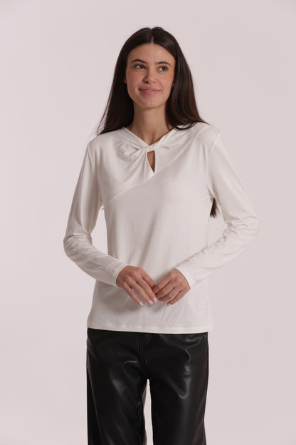 T-SHIRT CON NODO SUL DAVANTI