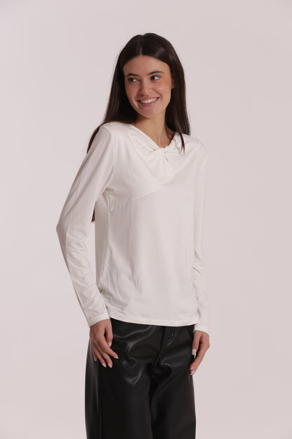 T-SHIRT CON NODO SUL DAVANTI