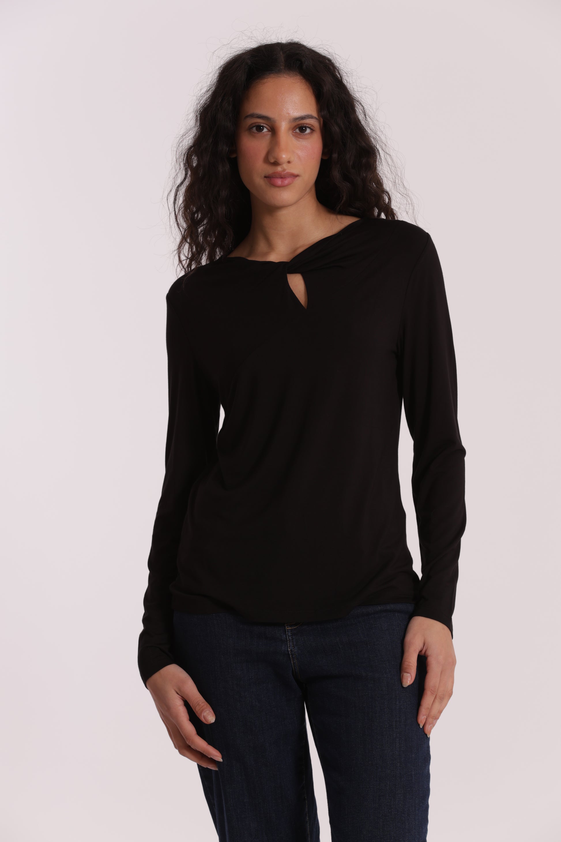 T-SHIRT CON NODO SUL DAVANTI