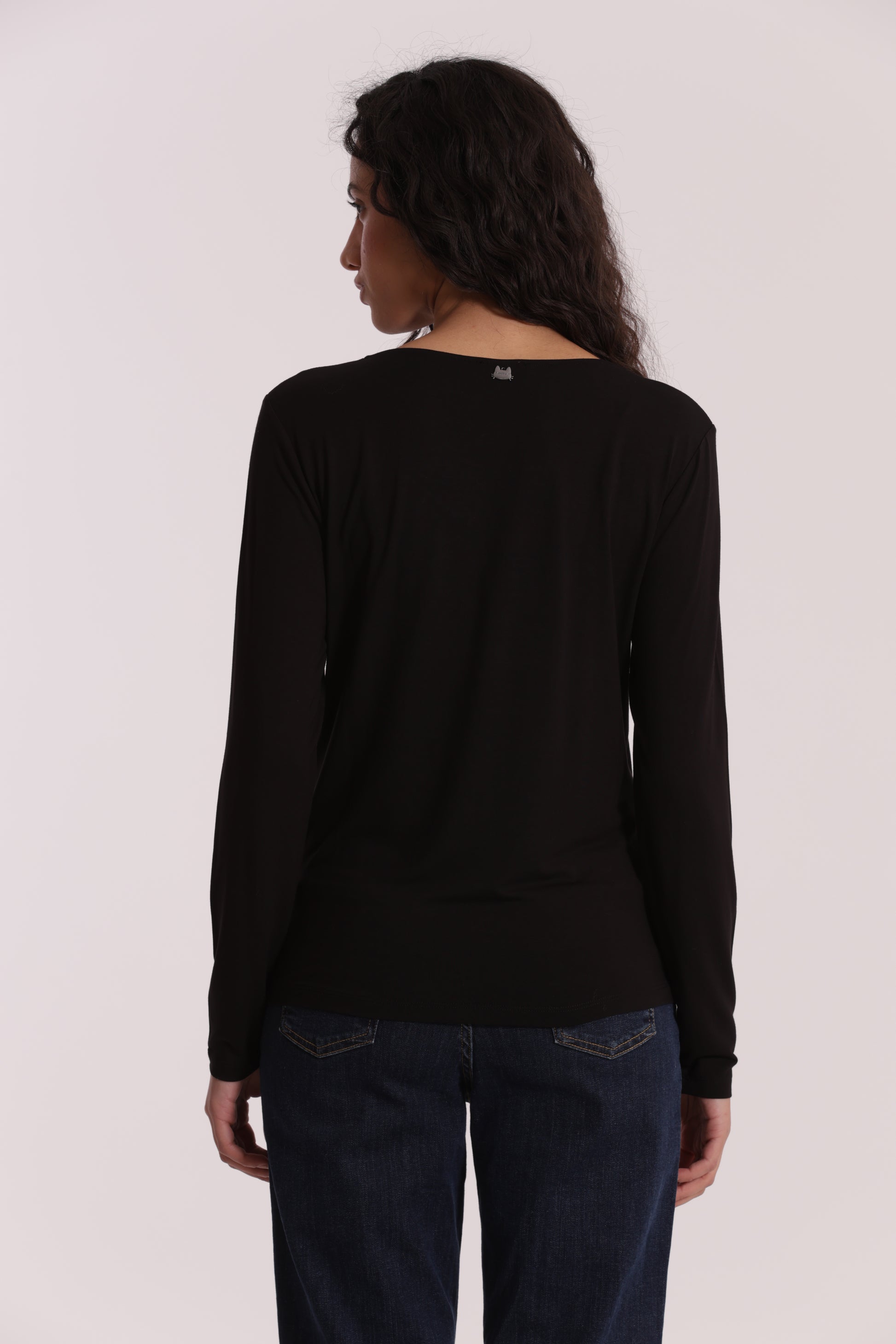T-SHIRT CON NODO SUL DAVANTI