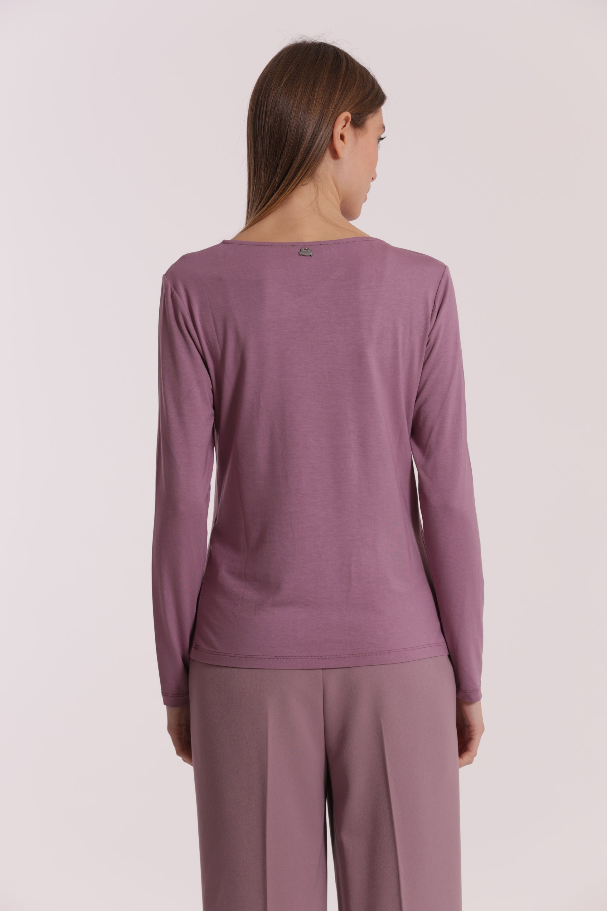 T-SHIRT CON NODO SUL DAVANTI