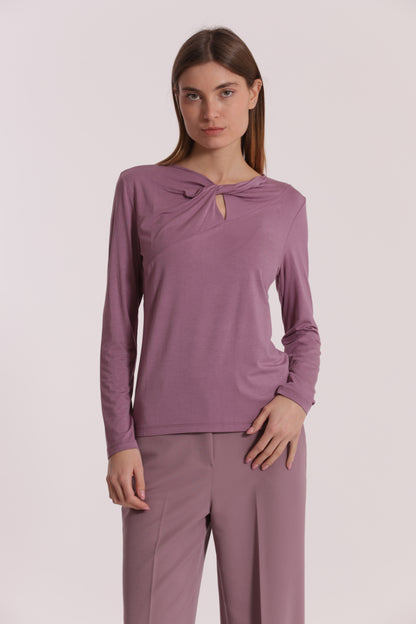 T-SHIRT CON NODO SUL DAVANTI