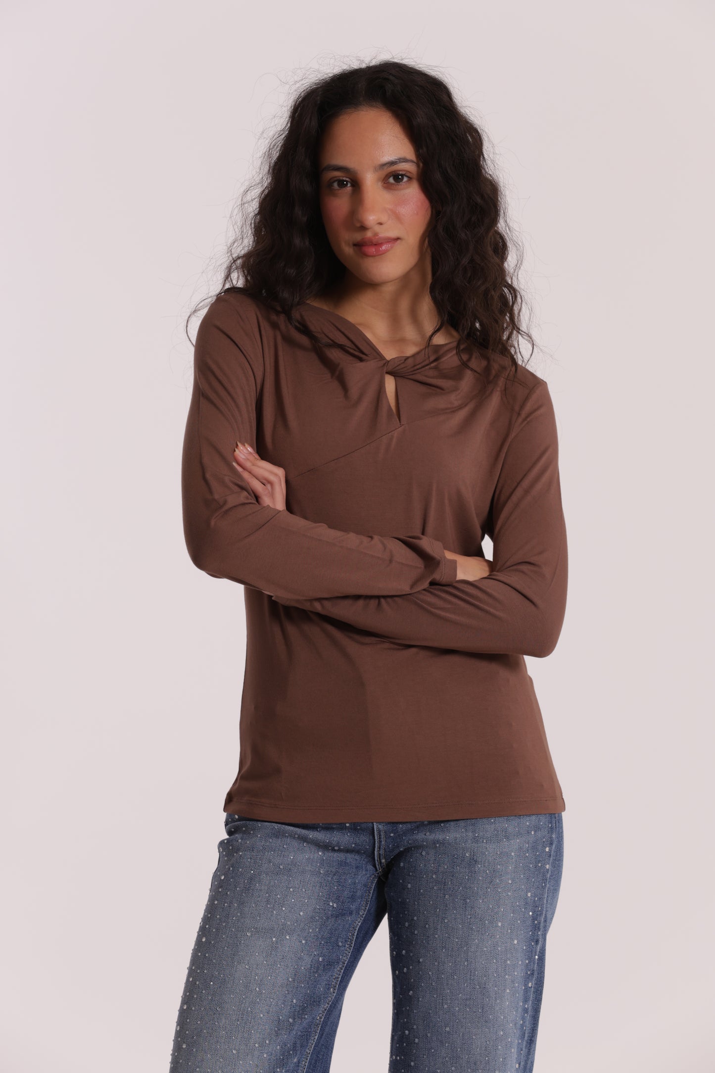 T-SHIRT CON NODO SUL DAVANTI