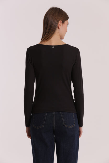 T-SHIRT SCOLLO A V CON ACCESSORIO