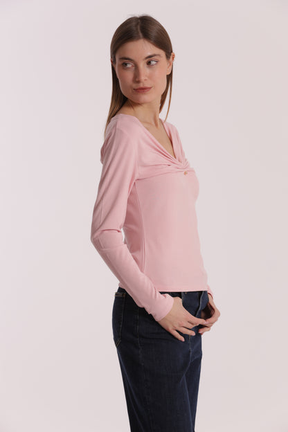 T-SHIRT SCOLLO A V CON ACCESSORIO