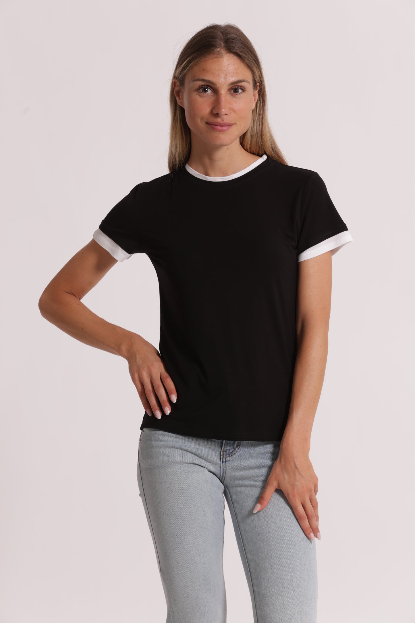 T-SHIRT CON BORDI A CONTRASTO