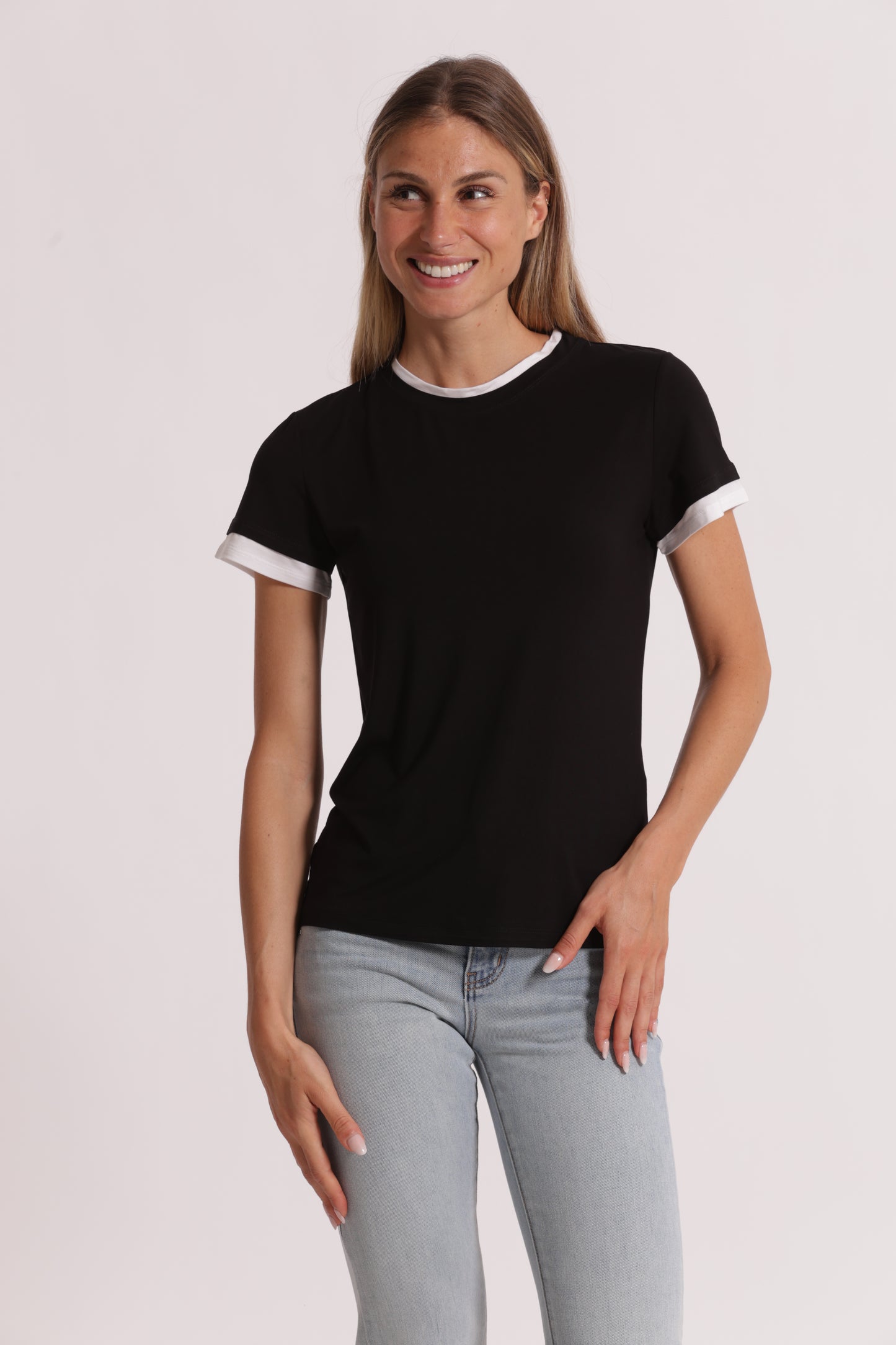 T-SHIRT CON BORDI A CONTRASTO