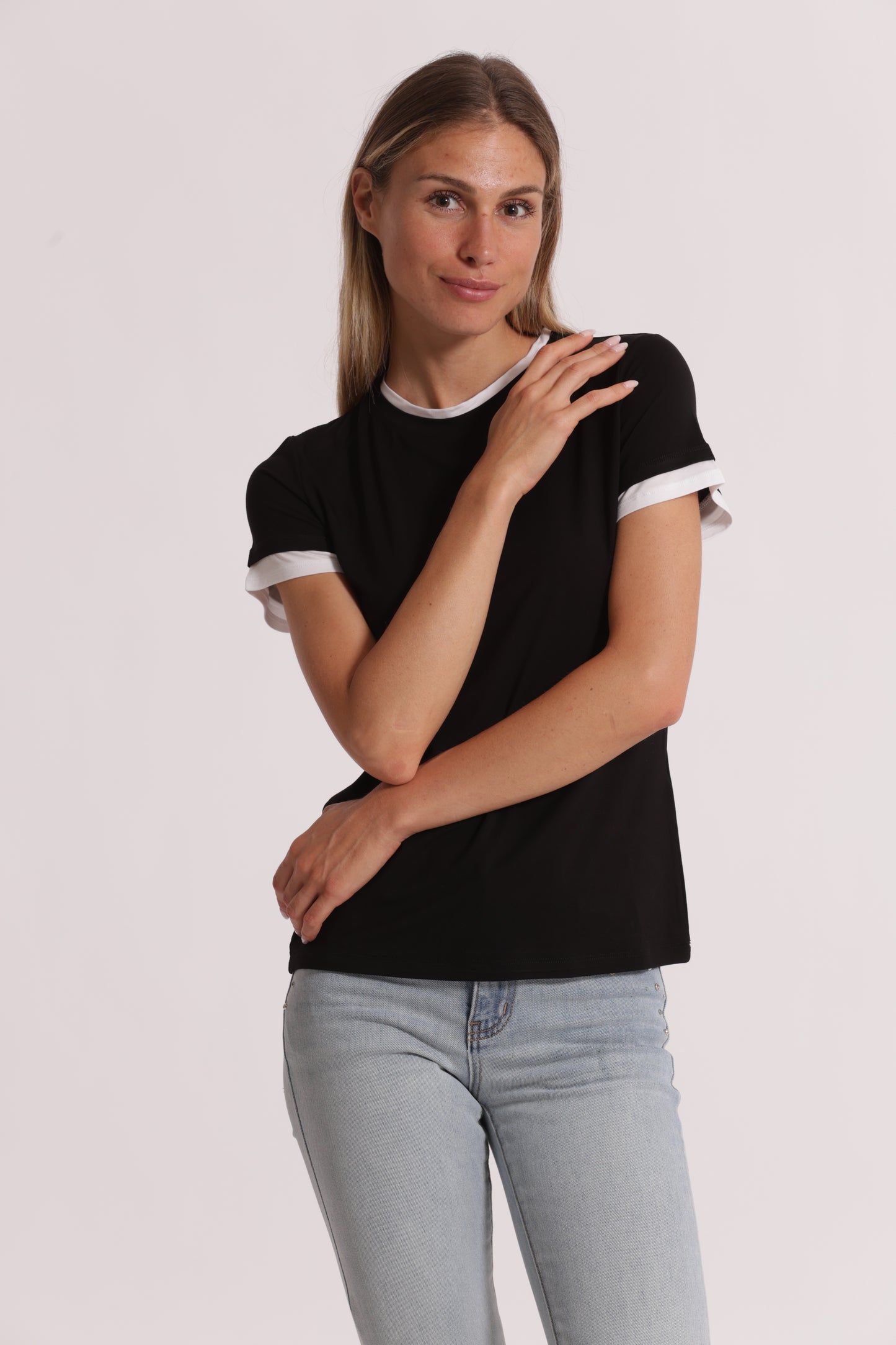 T-SHIRT CON BORDI A CONTRASTO