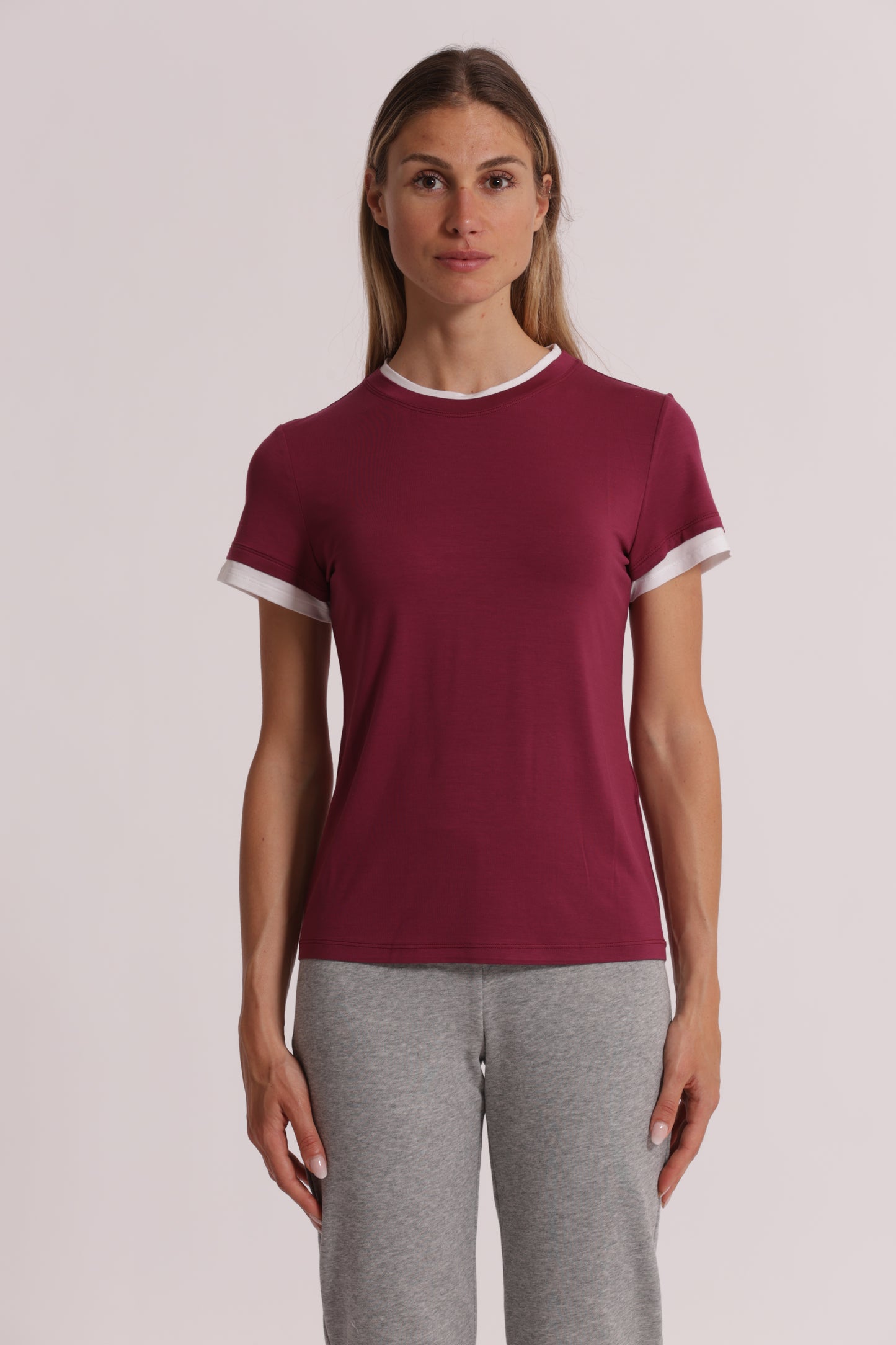 T-SHIRT CON BORDI A CONTRASTO