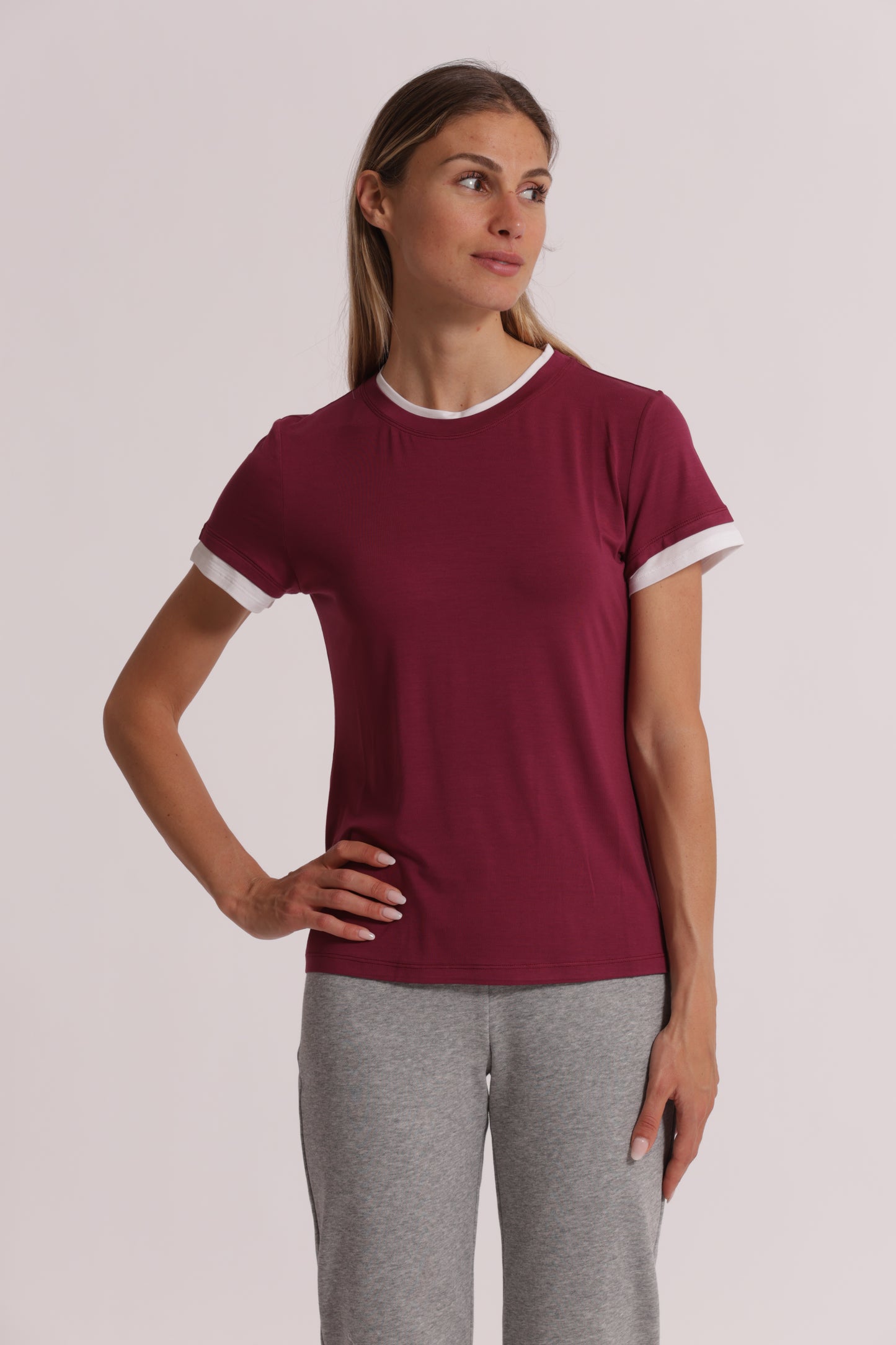 T-SHIRT CON BORDI A CONTRASTO