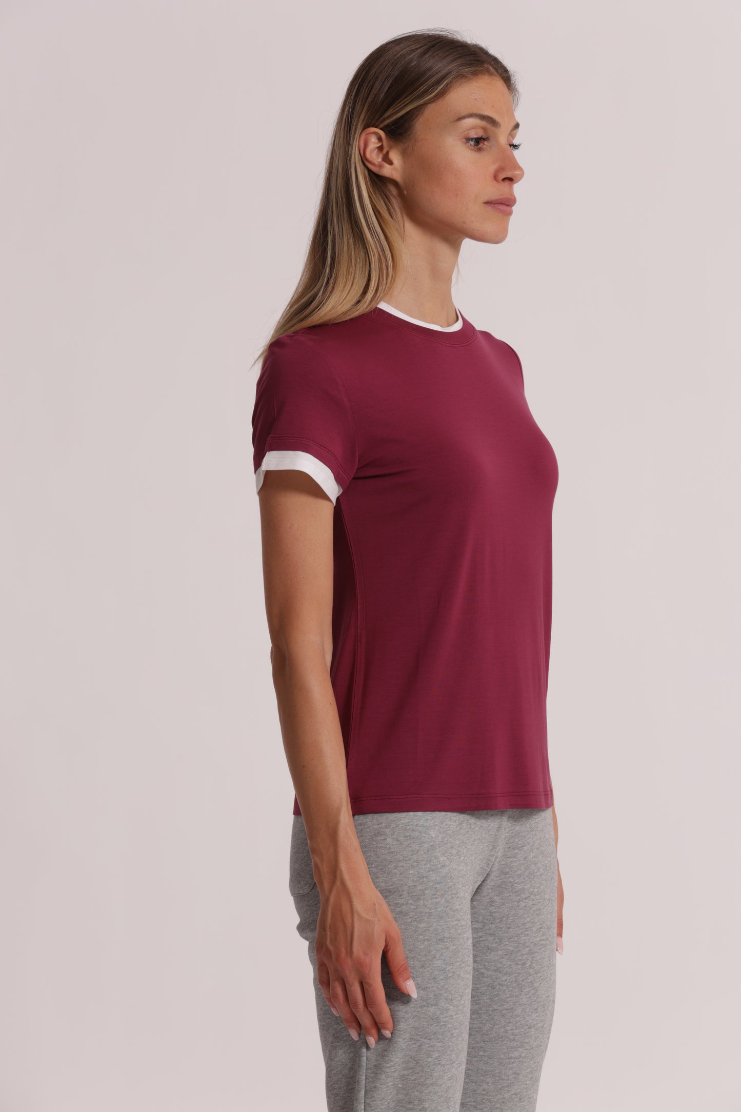 T-SHIRT CON BORDI A CONTRASTO