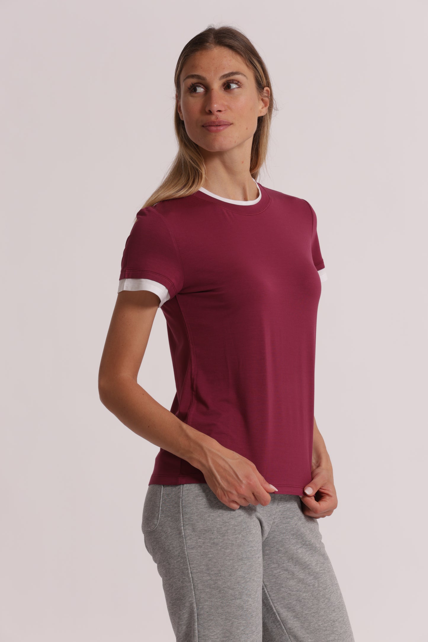 T-SHIRT CON BORDI A CONTRASTO