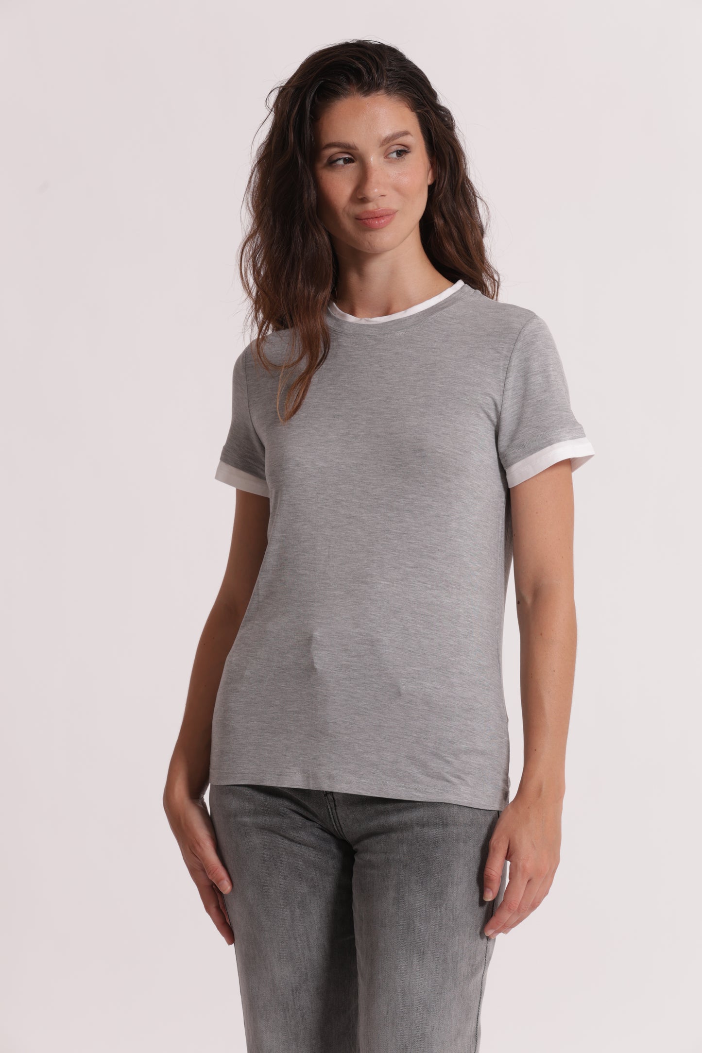 T-SHIRT CON BORDI A CONTRASTO