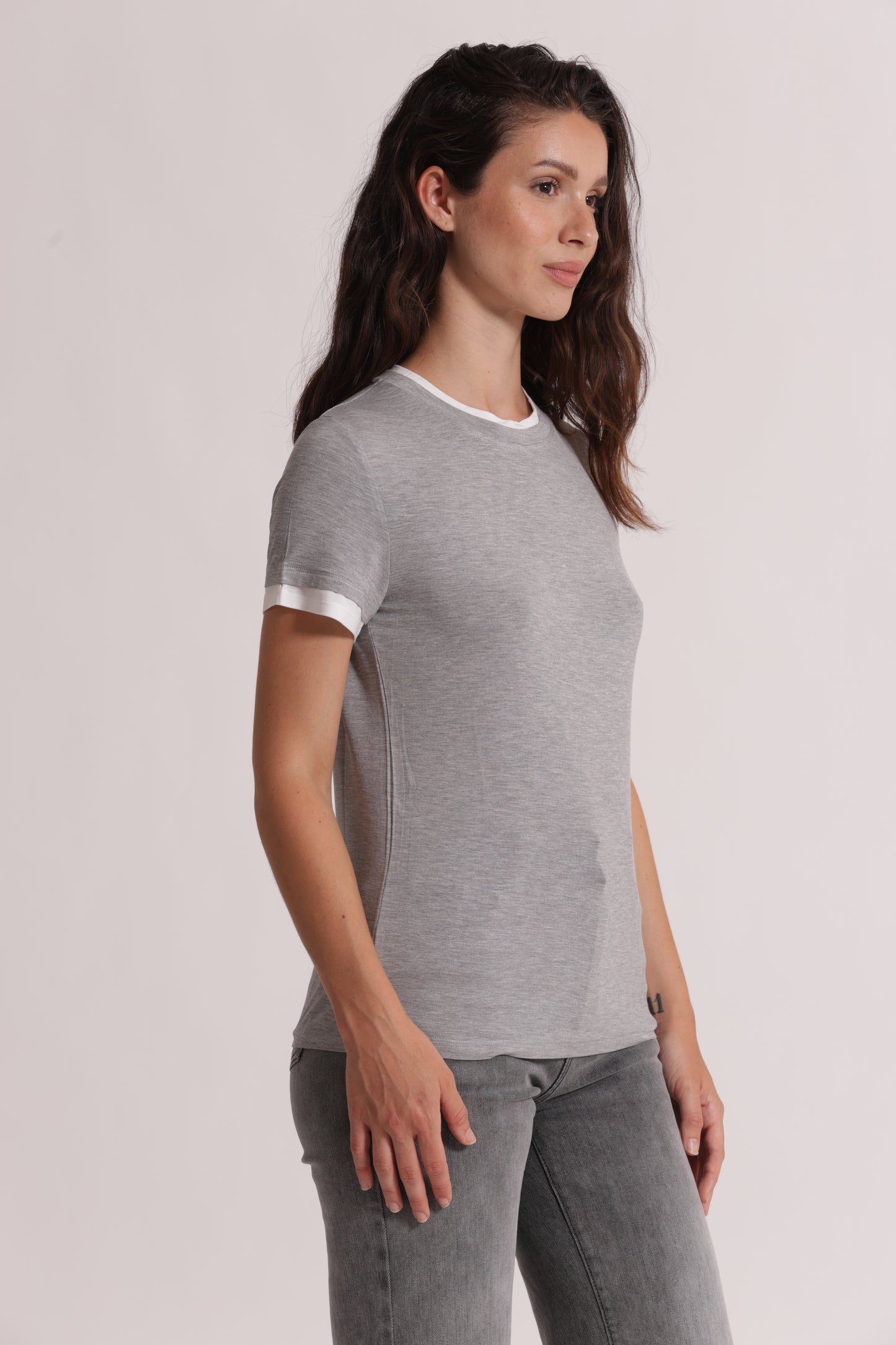 T-SHIRT CON BORDI A CONTRASTO