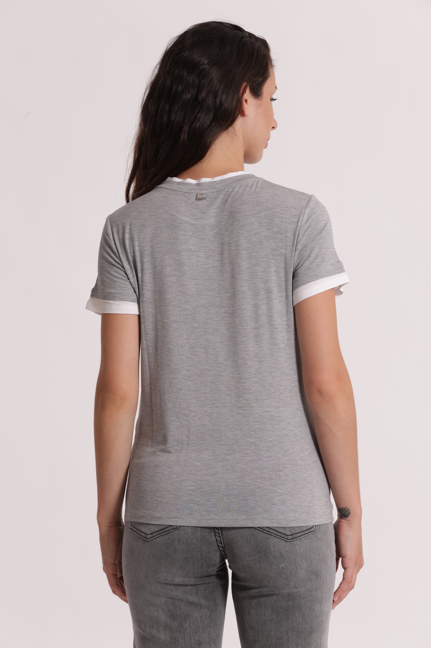 T-SHIRT CON BORDI A CONTRASTO