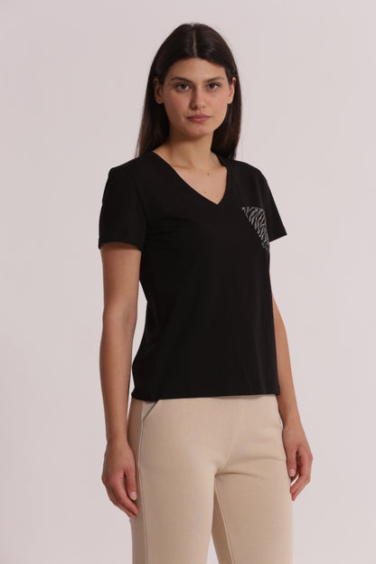 T-SHIRT CON TASCHINO ZEBRATO
