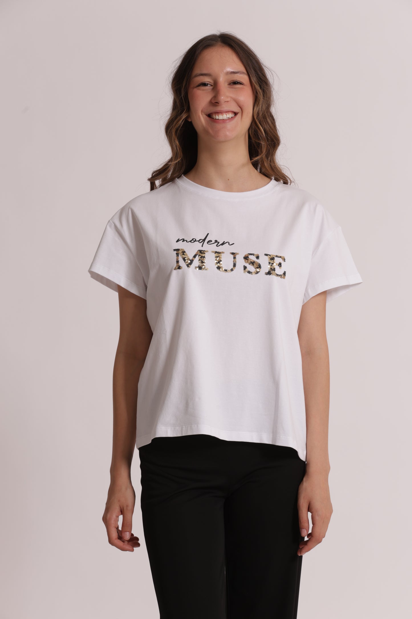 T-SHIRT "MODERN MUSE" CON PAILLETTES