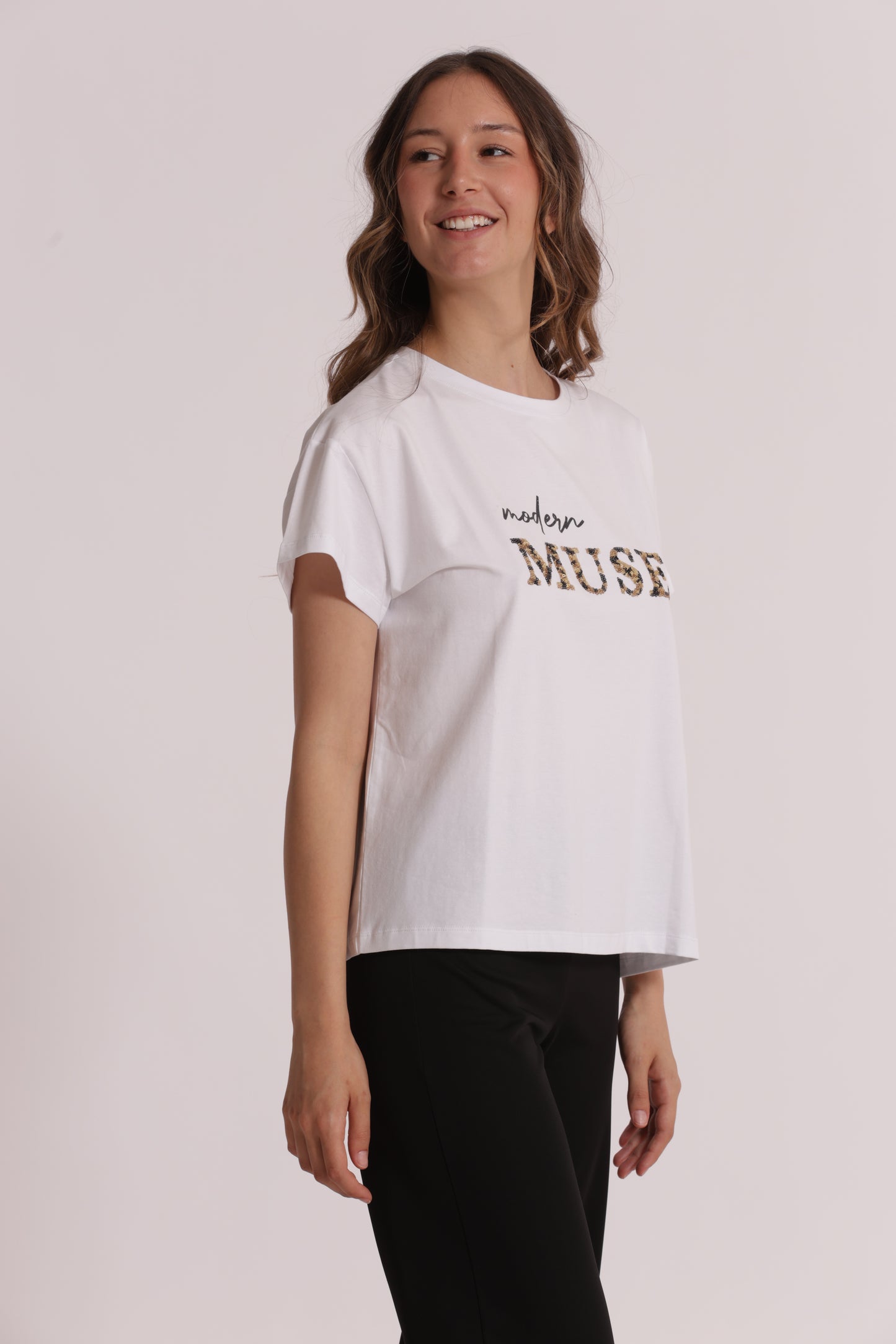 T-SHIRT "MODERN MUSE" CON PAILLETTES