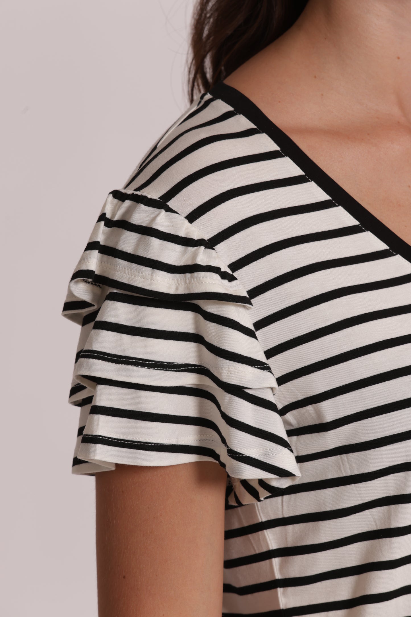 T-SHIRT A RIGHE CON MANICHE IN VOLANT