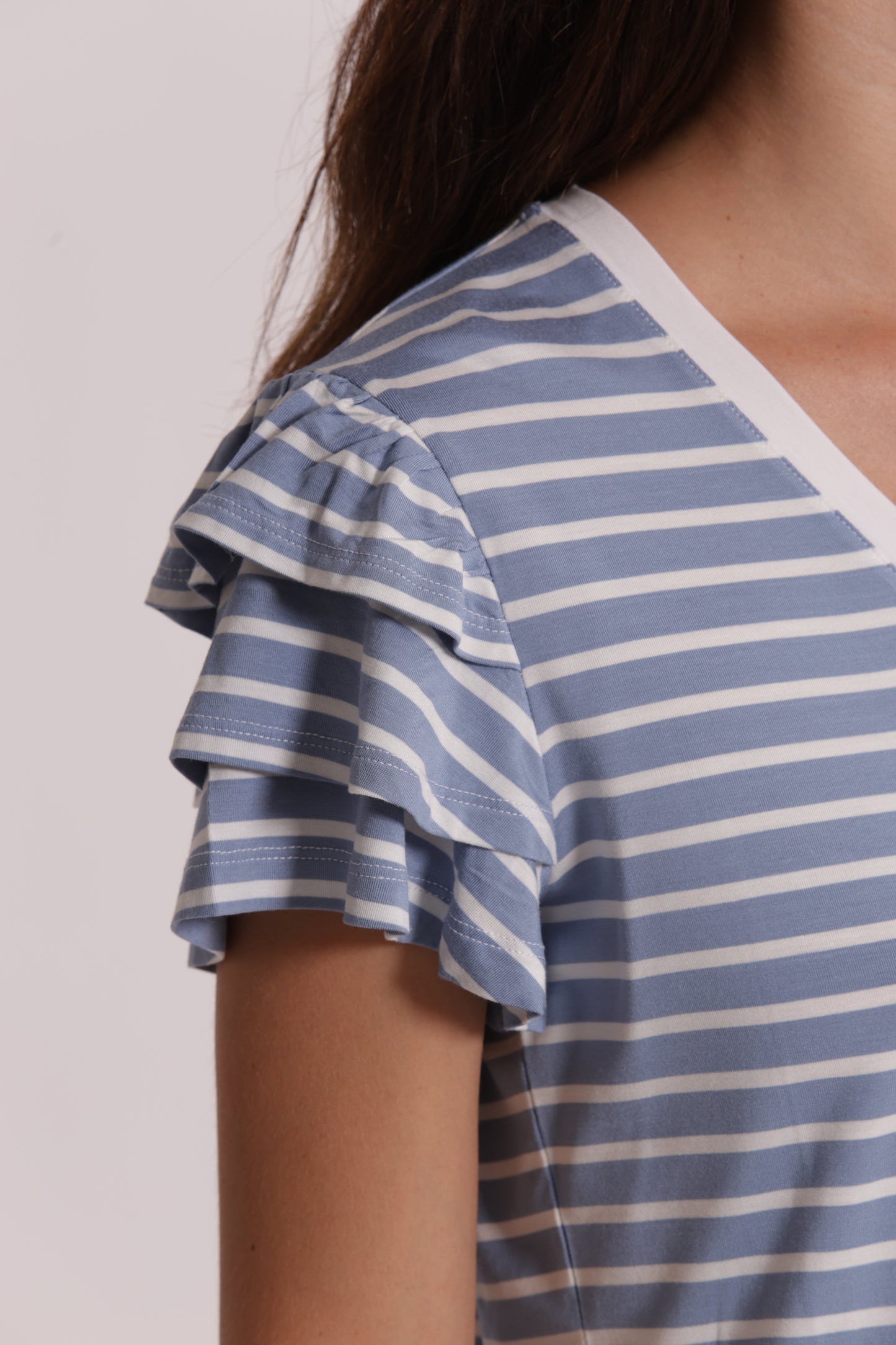 T-SHIRT A RIGHE CON MANICHE IN VOLANT