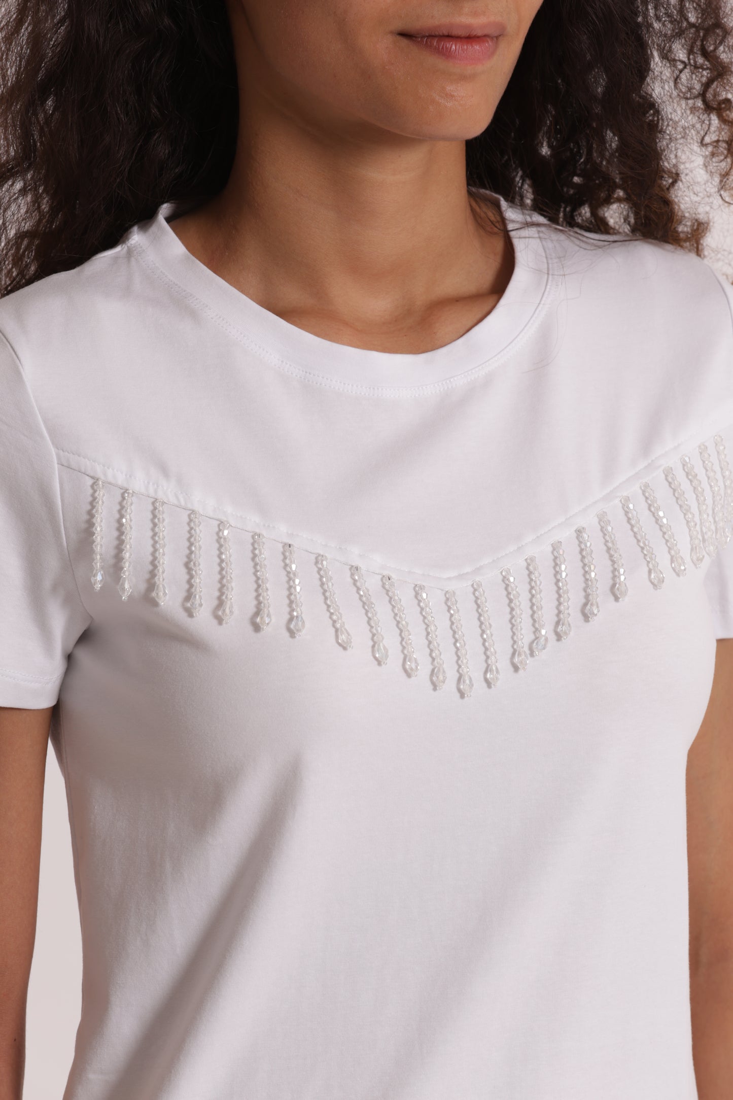 T-SHIRT CON FRANGE DI PERLINE