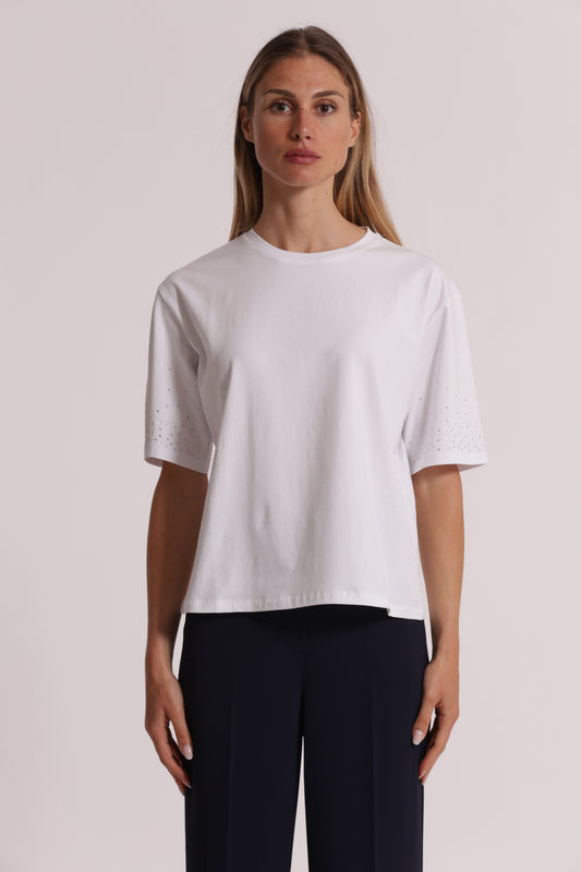 T-SHIRT CON STRASS SULLE MANICHE