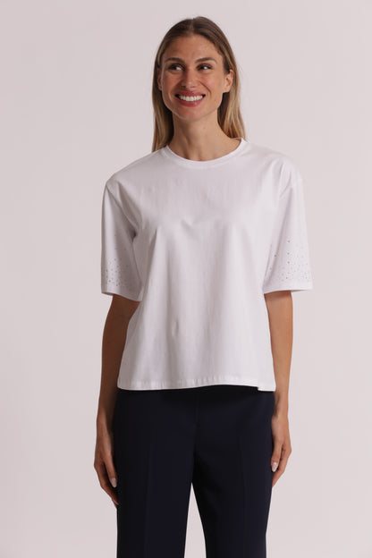 T-SHIRT CON STRASS SULLE MANICHE
