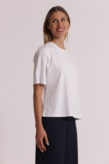 T-SHIRT CON STRASS SULLE MANICHE
