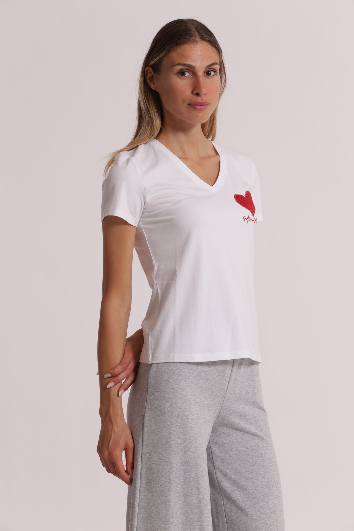 T-SHIRT CON RICAMO CUORE