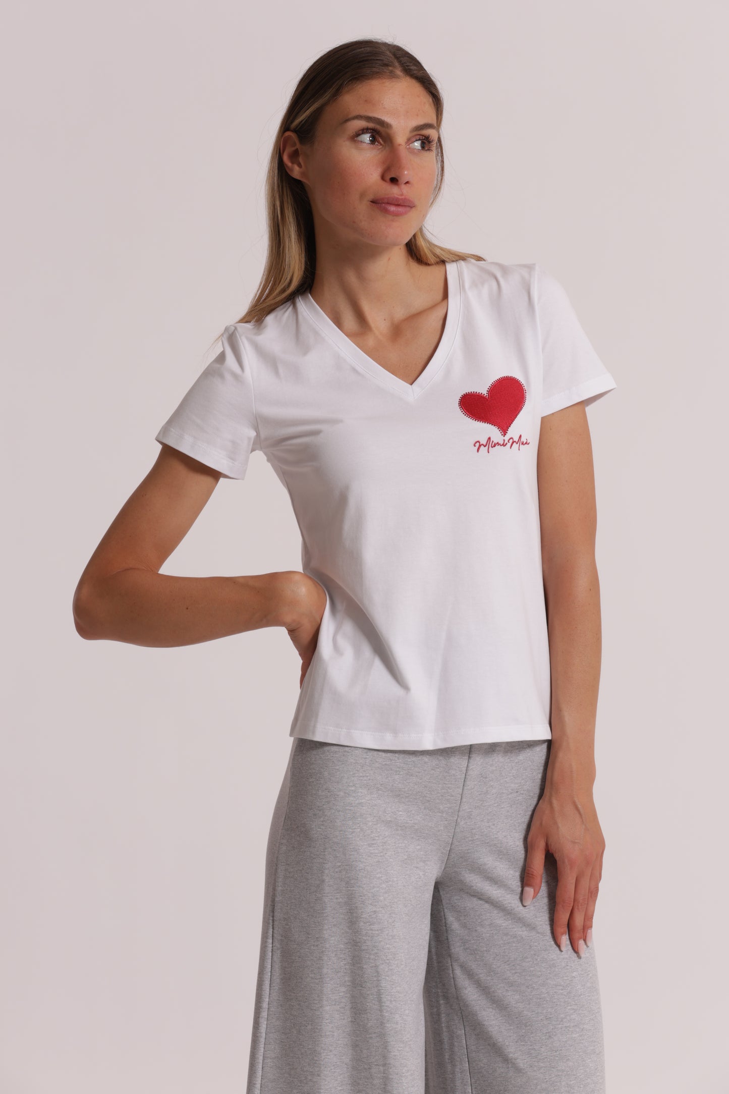 T-SHIRT CON RICAMO CUORE