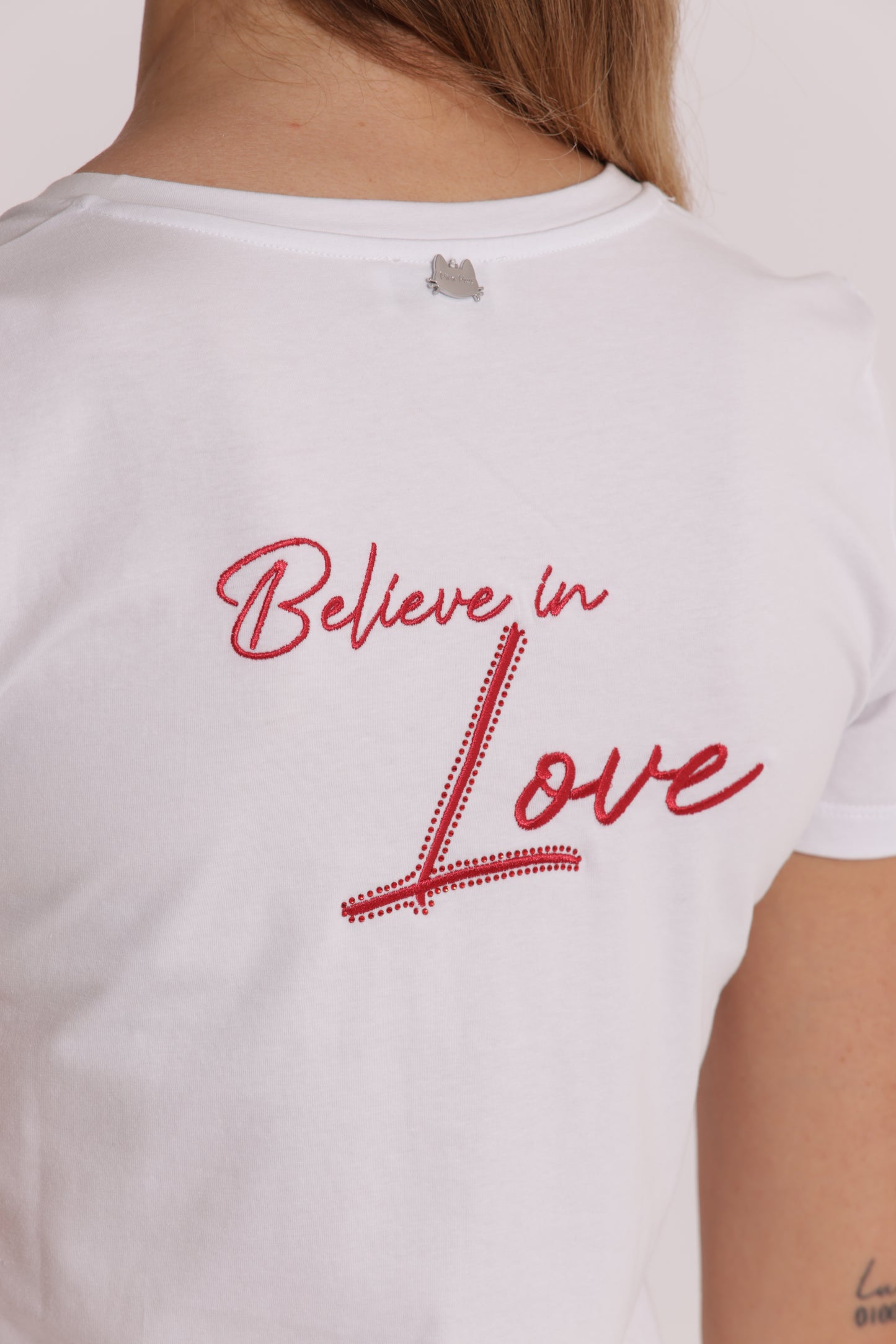 T-SHIRT CON RICAMO CUORE