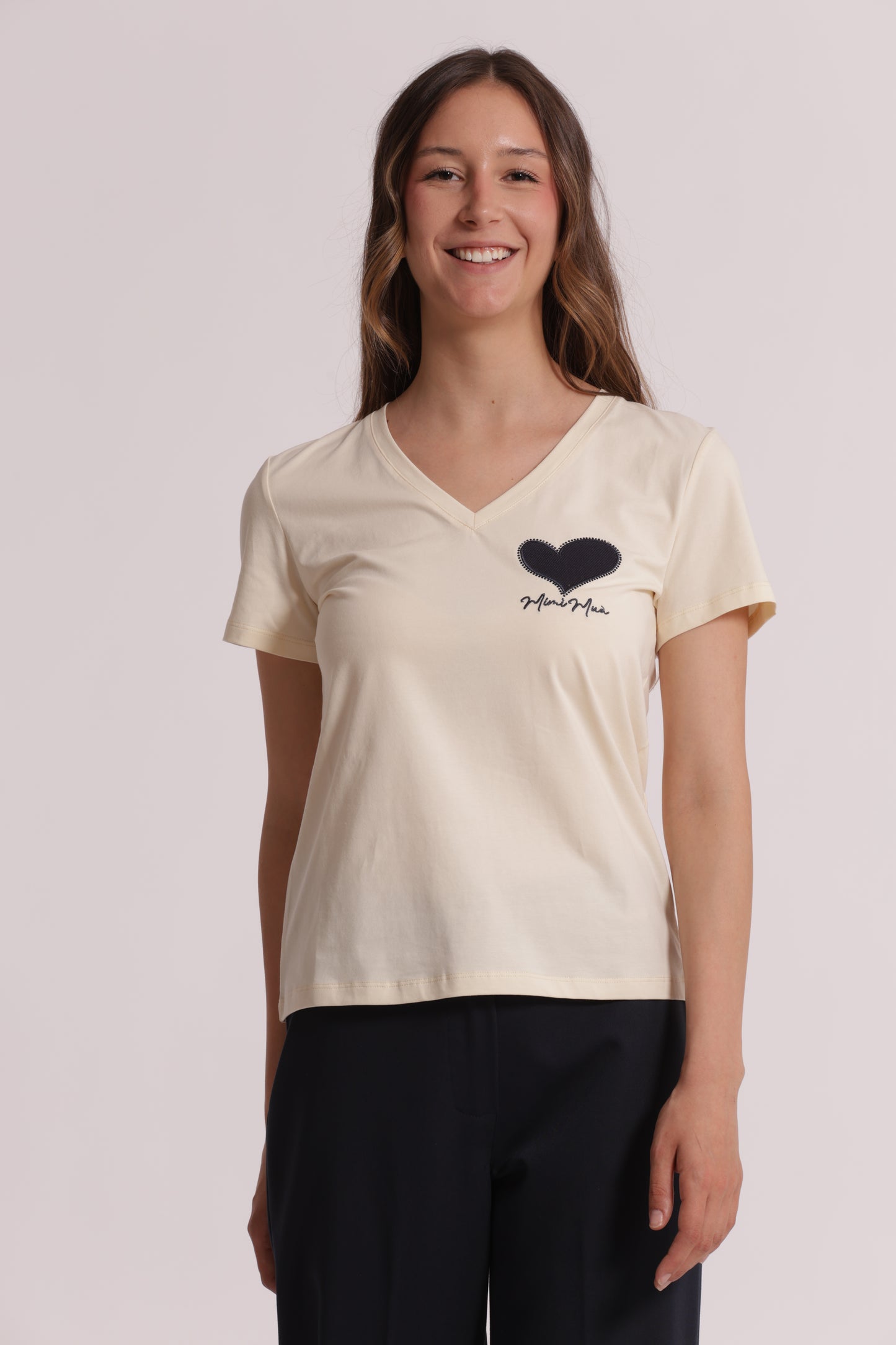 T-SHIRT CON RICAMO CUORE
