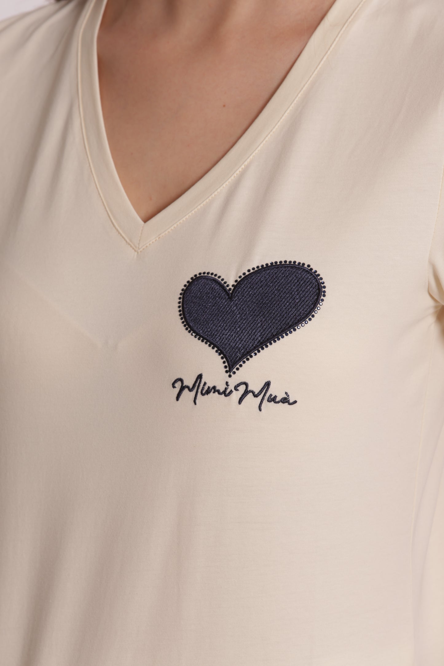 T-SHIRT CON RICAMO CUORE