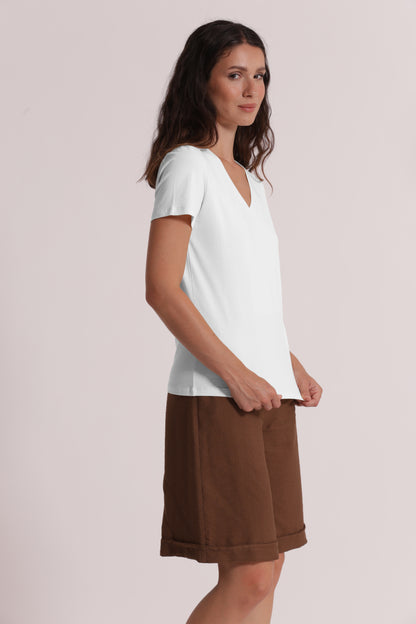 T-SHIRT BASIC CON RICAMO GATTO CON SCOLLO A V