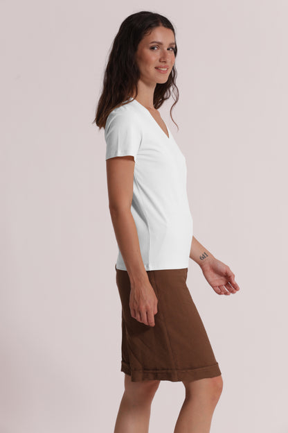 T-SHIRT BASIC CON RICAMO GATTO CON SCOLLO A V