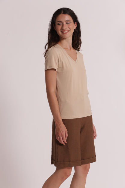 T-SHIRT BASIC CON RICAMO GATTO CON SCOLLO A V
