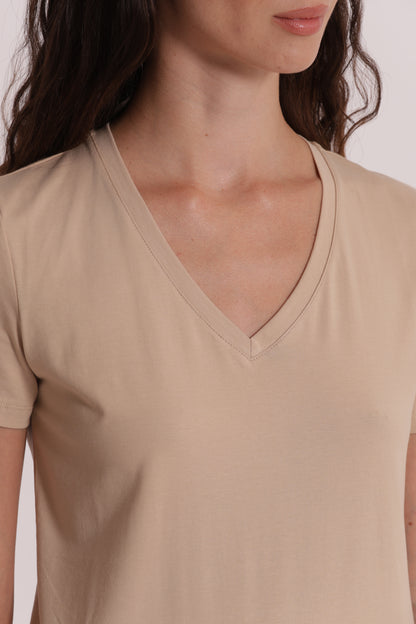 T-SHIRT BASIC CON RICAMO GATTO CON SCOLLO A V