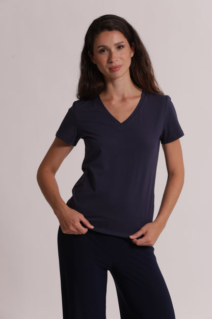 T-SHIRT BASIC CON RICAMO GATTO CON SCOLLO A V