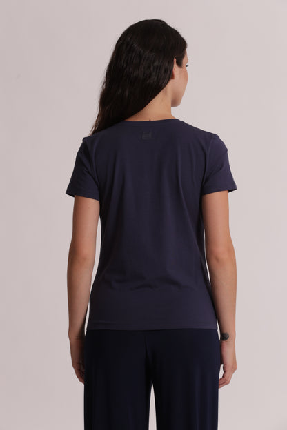 T-SHIRT BASIC CON RICAMO GATTO CON SCOLLO A V