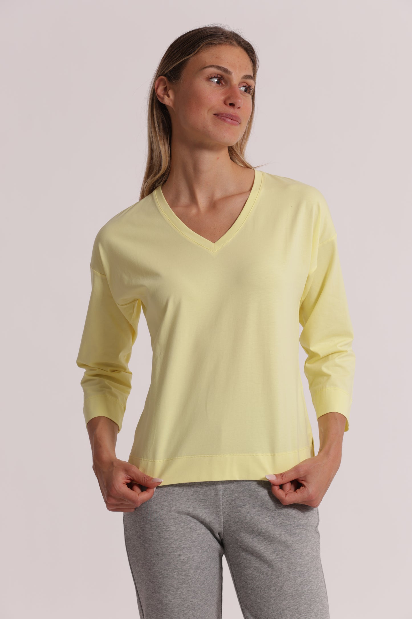 T-SHIRT BASIC CON RICAMO GATTO MANICHE LUNGHE