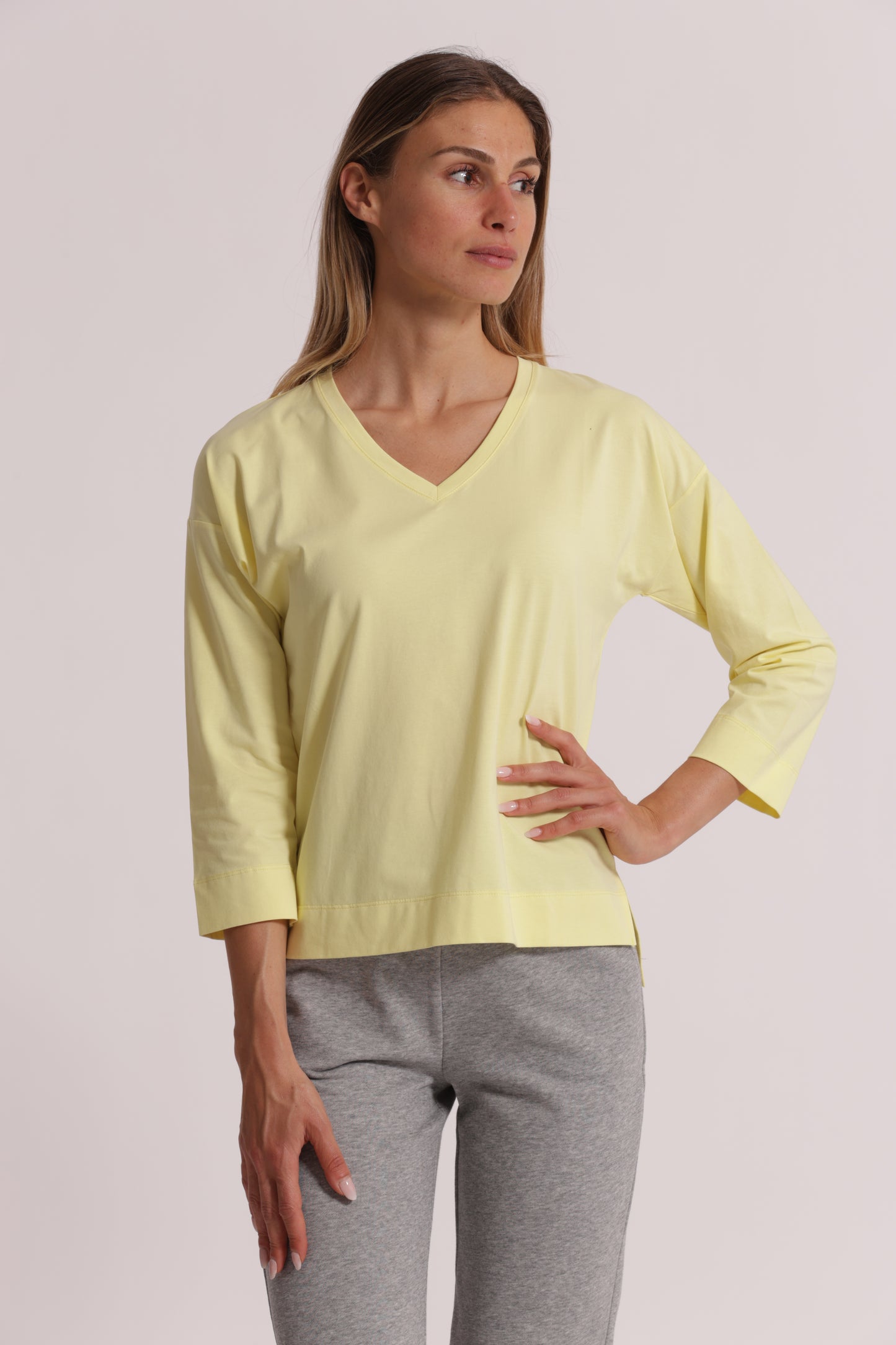 T-SHIRT BASIC CON RICAMO GATTO MANICHE LUNGHE