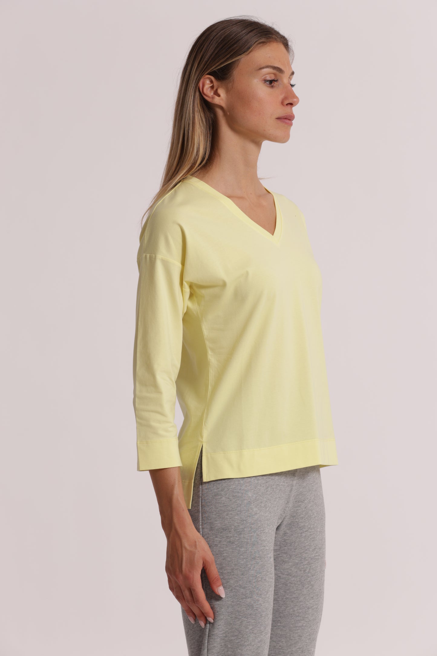 T-SHIRT BASIC CON RICAMO GATTO MANICHE LUNGHE