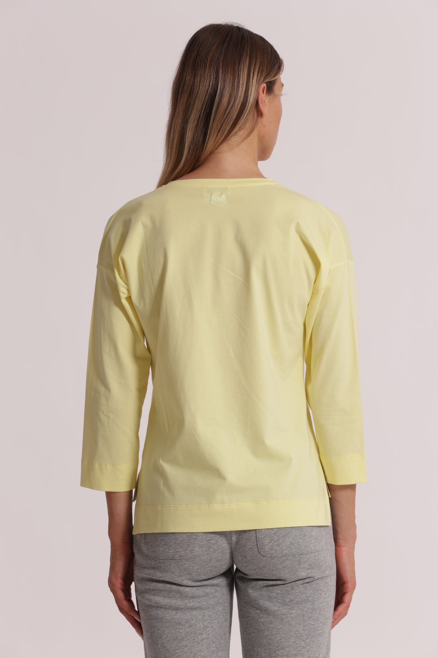 T-SHIRT BASIC CON RICAMO GATTO MANICHE LUNGHE